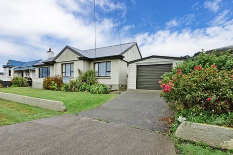 Photo of property in 180 Marine Parade, Bluff, 9814