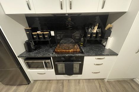 Photo of property in 76 Te Atatu Road, Te Atatu South, Auckland, 0610