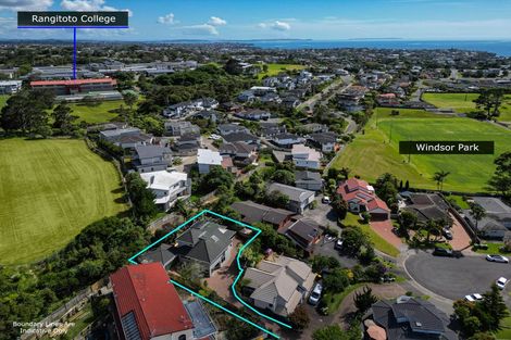 Photo of property in 1/30 Ronald Macken Place, Windsor Park, Auckland, 0632