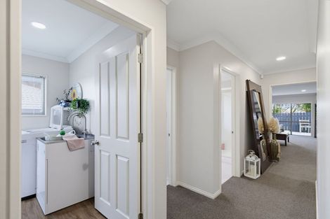 Photo of property in 6 Chadlington Avenue, Henderson, Auckland, 0612