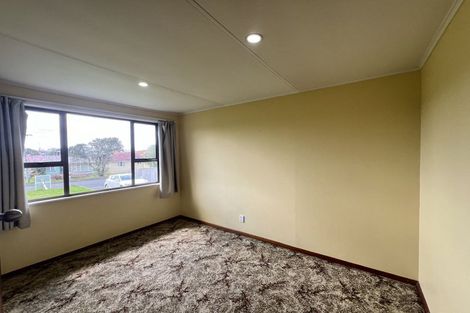 Photo of property in 72 Kelman Road, Kelston, Auckland, 0602