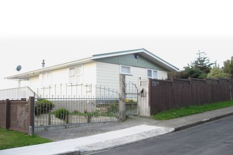 Photo of property in 4 Sloane Terrace, Newlands, Wellington, 6037