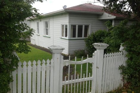 Photo of property in 4 Fairfax Avenue, Northcote, Auckland, 0627