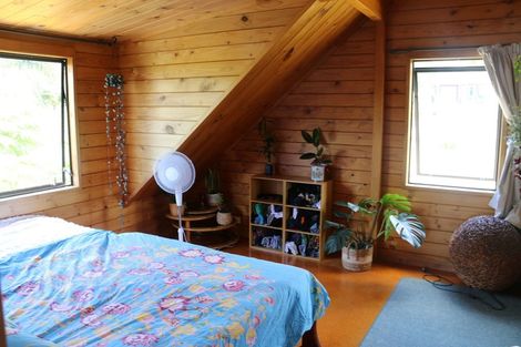 Photo of property in 2 Twin Wharf Road, Herald Island, Auckland, 0618