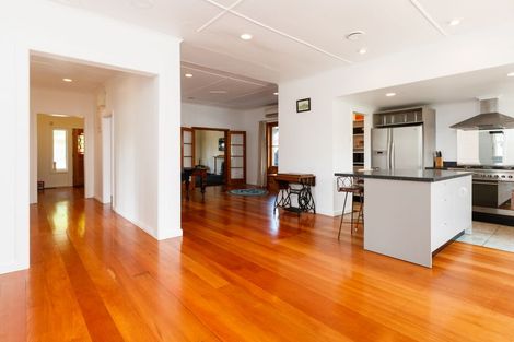 Photo of property in 231 College Street, West End, Palmerston North, 4412