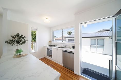 Photo of property in 6 Lynley Place, Pakuranga Heights, Auckland, 2010