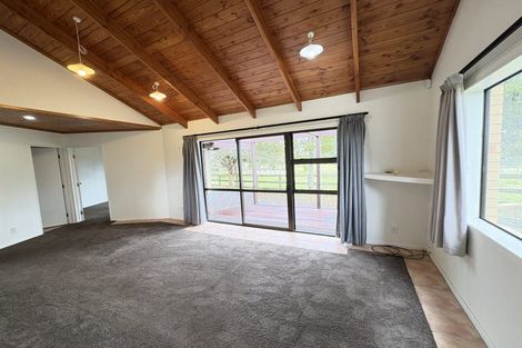 Photo of property in 412 Taupaki Road, Kumeu, 0892