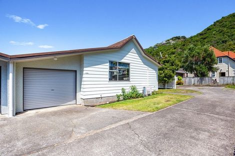 Photo of property in 176a Queens Drive, Lyall Bay, Wellington, 6022