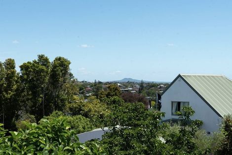 Photo of property in 2/130 Sandspit Road, Shelly Park, Auckland, 2014