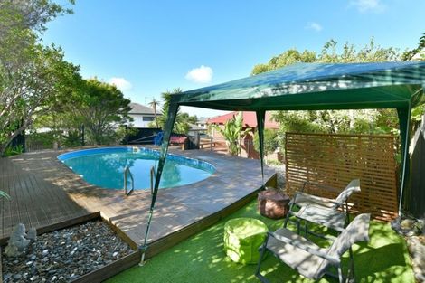 Photo of property in 12 Astor Place, Orewa, 0931