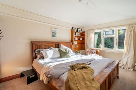 Photo of property in 46 Fortification Road, Karaka Bays, Wellington, 6022