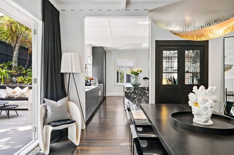 Photo of property in 20 Seabreeze Road, Narrow Neck, Auckland, 0624