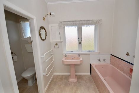 Photo of property in 94 Ocean View Road, Northcote, Auckland, 0627