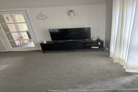 Photo of property in 1/79 Sylvan Avenue, Northcote, Auckland, 0627