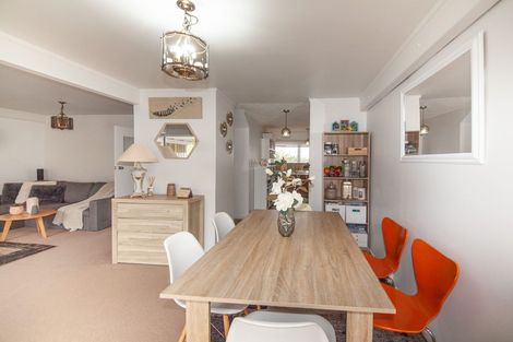 Photo of property in 18 Hollydale Grove, Churton Park, Wellington, 6037