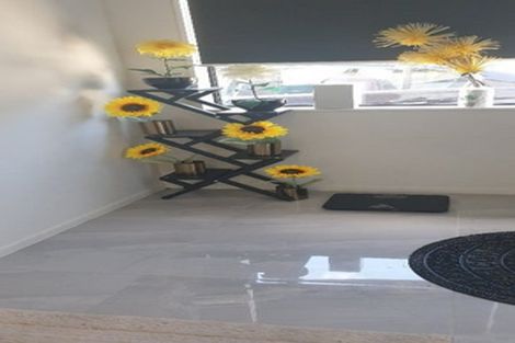 Photo of property in 18b Riverpark Crescent, Henderson, Auckland, 0610