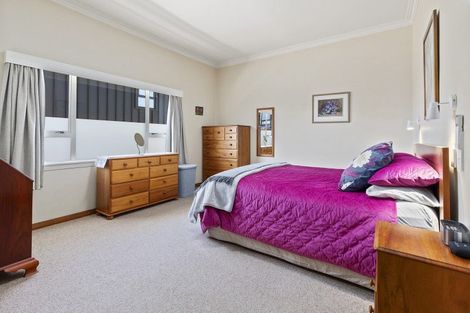 Photo of property in 98 Apu Crescent, Lyall Bay, Wellington, 6022