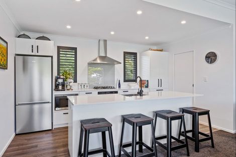 Photo of property in 4 Pinedale Crescent, Riversdale Beach, Masterton, 5872