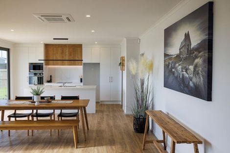 Photo of property in 32 Te Piriti Road, One Tree Point, 0118