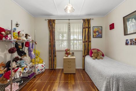 Photo of property in 5 Beverley Grove, Paparangi, Wellington, 6037