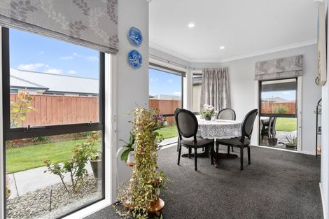 Photo of property in 10 Austin Reid Avenue, Carterton, 5713