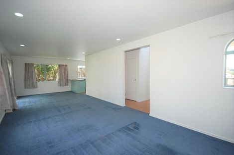 Photo of property in 3b Deuxberry Avenue, Northcote, Auckland, 0627