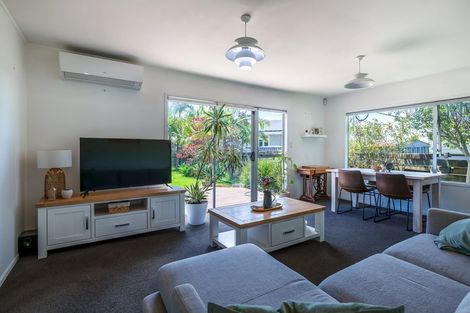 Photo of property in 1/24 Bedford Street, Te Atatu South, Auckland, 0610