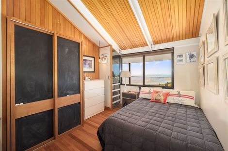 Photo of property in 14 Highbank Lane, Mount Pleasant, Christchurch, 8081