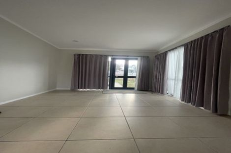 Photo of property in 3/485 Don Buck Road, Massey, Auckland, 0614