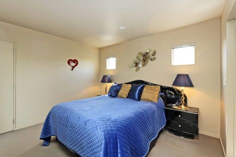 Photo of property in 2 Queens Walk, Taradale, Napier, 4112