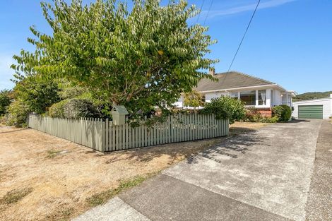 Photo of property in 5 Courtenay Road, Heretaunga, Upper Hutt, 5018