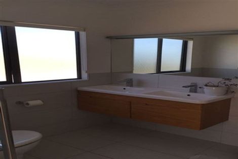 Photo of property in 73 Dress Circle, Newlands, Wellington, 6037