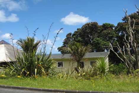 Photo of property in 13 Domain Crescent, Muriwai, Waimauku, 0881