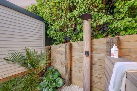 Photo of property in 10 Pohutukawa Avenue, Red Beach, 0932