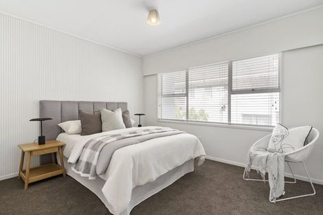 Photo of property in 1/16 Beach Road, Castor Bay, Auckland, 0620