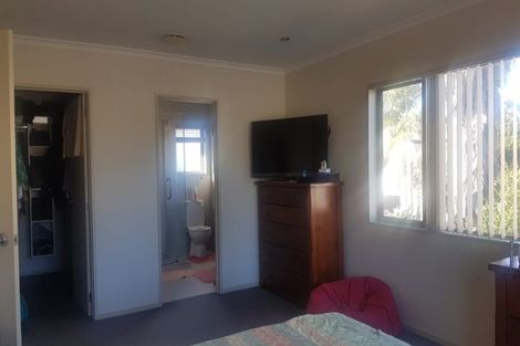 Photo of property in 36d Godley Road, Green Bay, Auckland, 0604