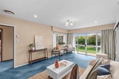 Photo of property in 10 Ron Place, Bishopdale, Christchurch, 8051
