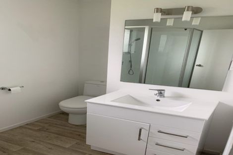 Photo of property in 31 Fitzherbert Avenue, West Harbour, Auckland, 0618