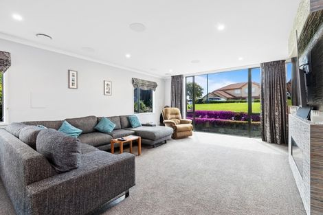 Photo of property in 27 Lorikeet Place, Unsworth Heights, Auckland, 0632