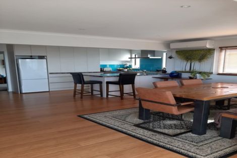 Photo of property in 21 Gledstane Road, Stanmore Bay, Whangaparaoa, 0932