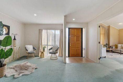 Photo of property in 240 Botany Road, Golflands, Auckland, 2013