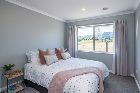 Photo of property in 2 Albizia Grove, Waikanae, 5036