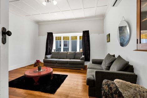 Photo of property in 43 Victoria Street, Hawera, 4610