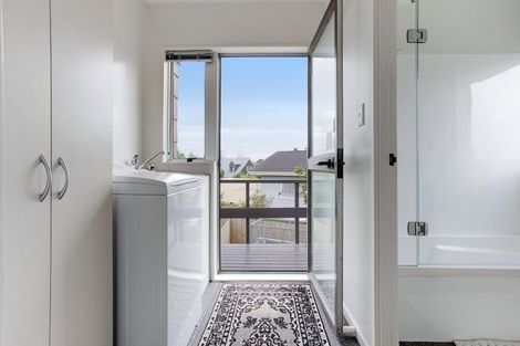 Photo of property in 13 Tetrarch Place, Totara Vale, Auckland, 0629