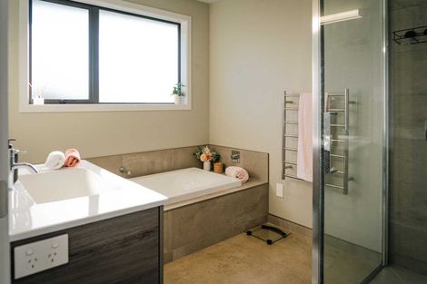 Photo of property in 23 Tiaki Way, Cambridge, 3434