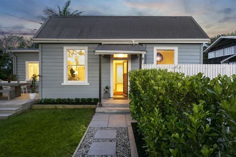 Photo of property in 1/23 Gladstone Road, Northcote, Auckland, 0627