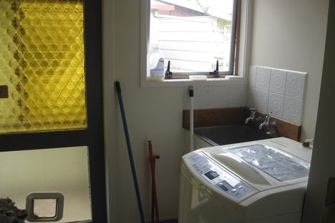 Photo of property in 41 Colchester Crescent, Newlands, Wellington, 6037