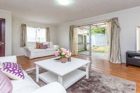 Photo of property in 60 Kohekohe Street, New Lynn, Auckland, 0600