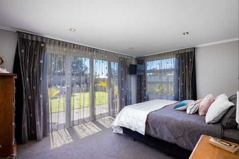 Photo of property in 4 Neve Place, Strandon, New Plymouth, 4312