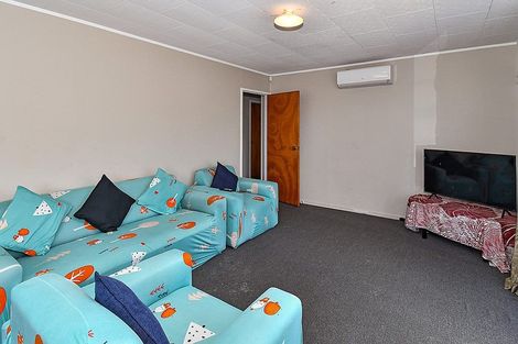 Photo of property in 74 Burundi Avenue, Clendon Park, Auckland, 2103
